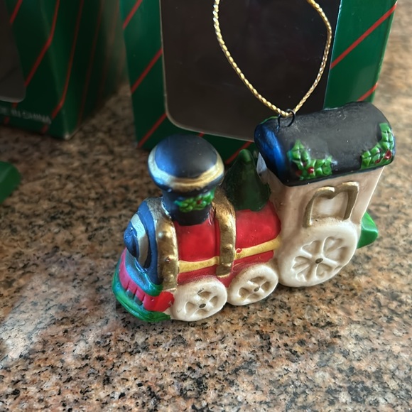 Lot of 3 vintage Danson Porcelain Ornaments - Picture 4 of 7